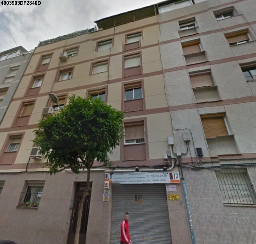 Fachada del edificio: Vivienda en L'Hospitalet de Llobregat