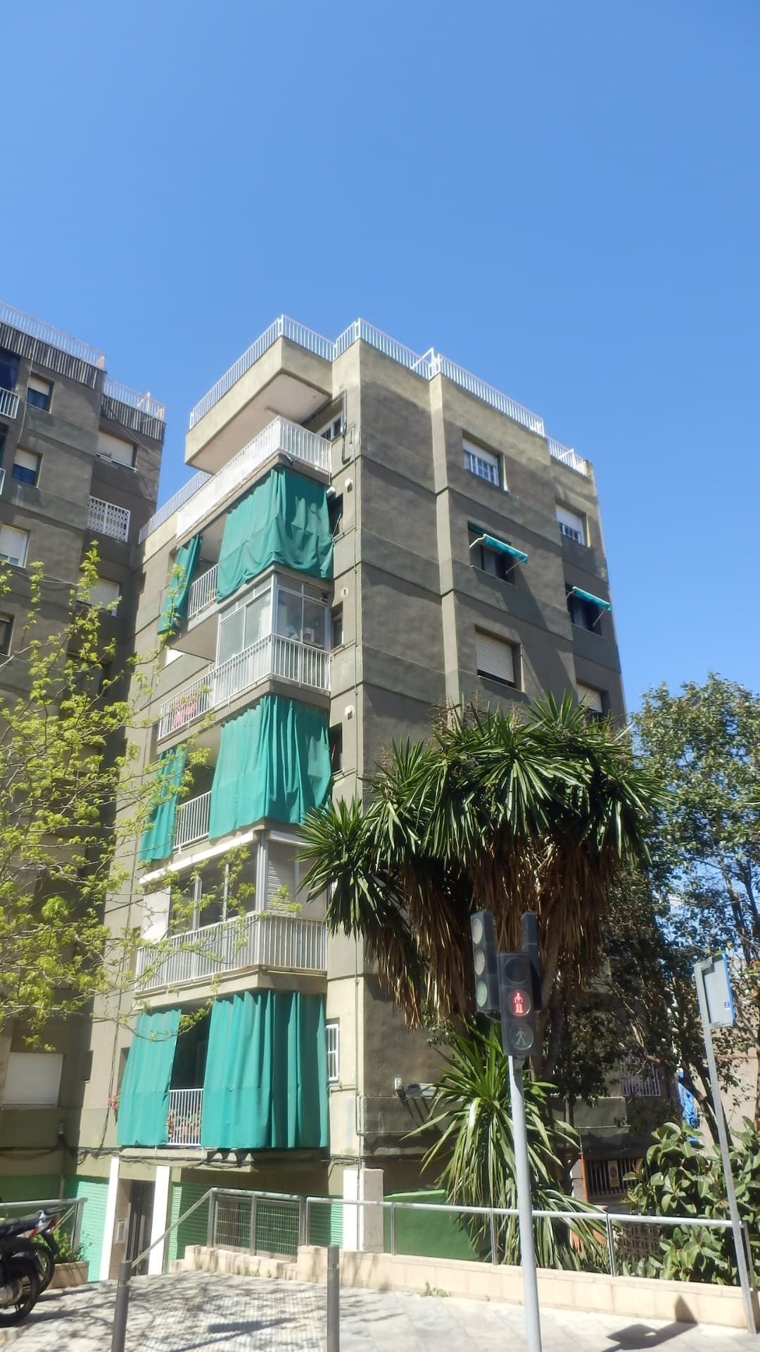 Fachada del edificio: Vivienda en Santa Coloma de Gramanet