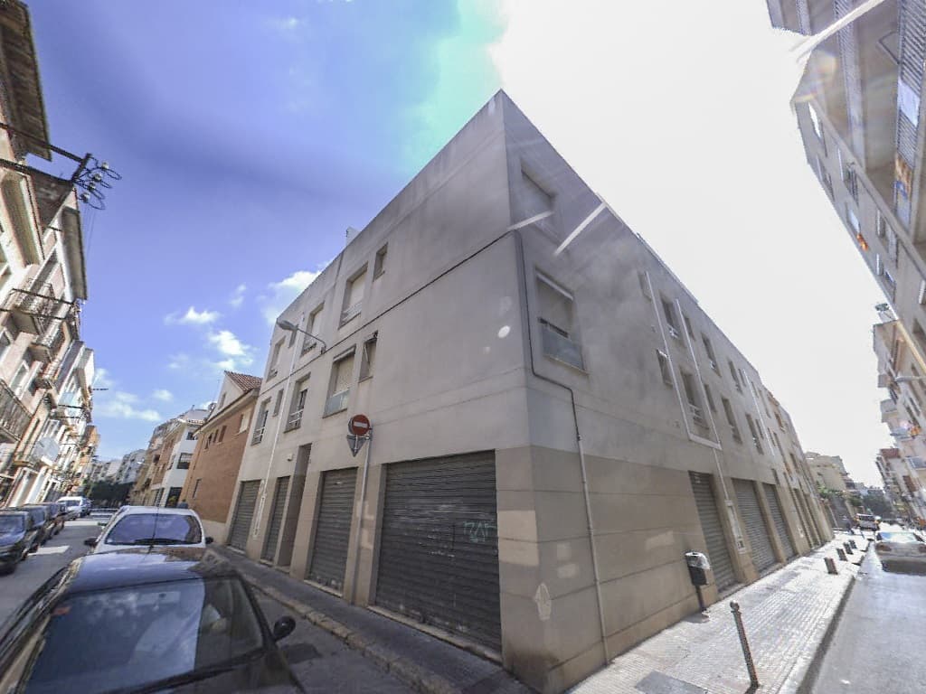 Fachada del edificio: Local comercial en Reus