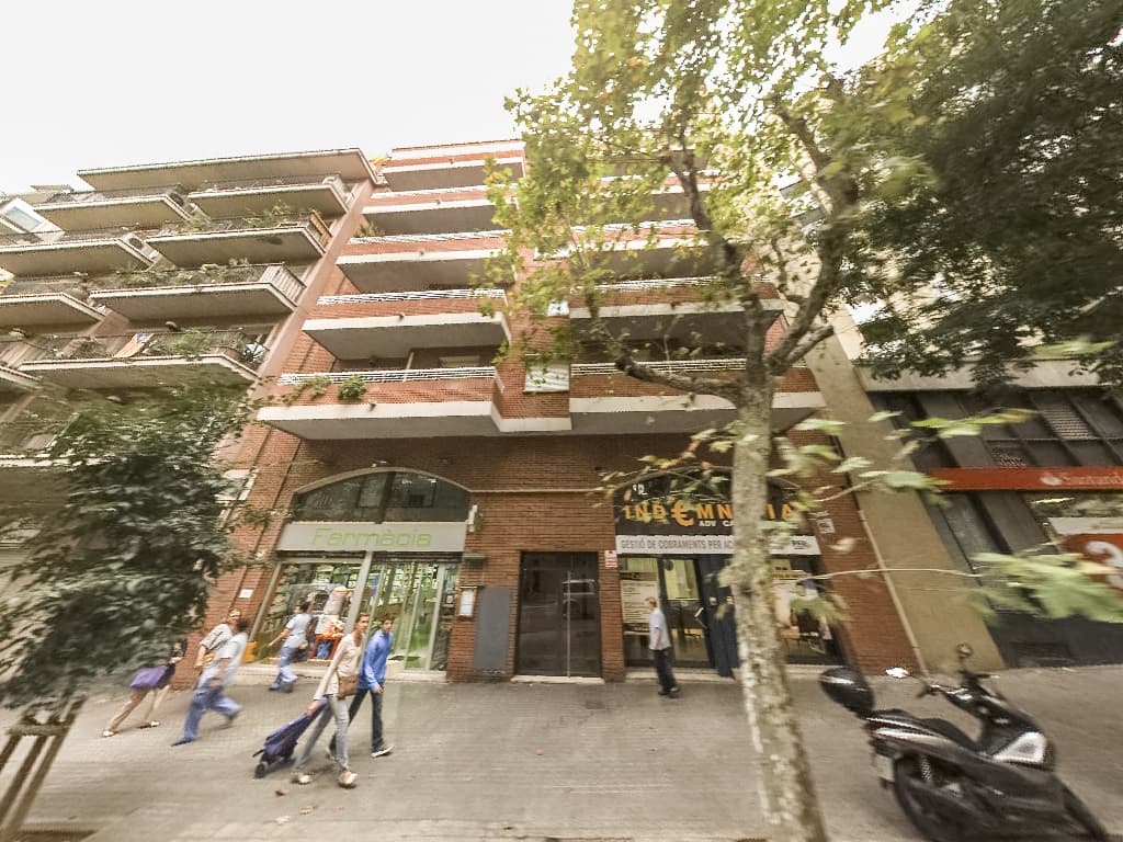 Fachada del edificio: Local comercial en Barcelona