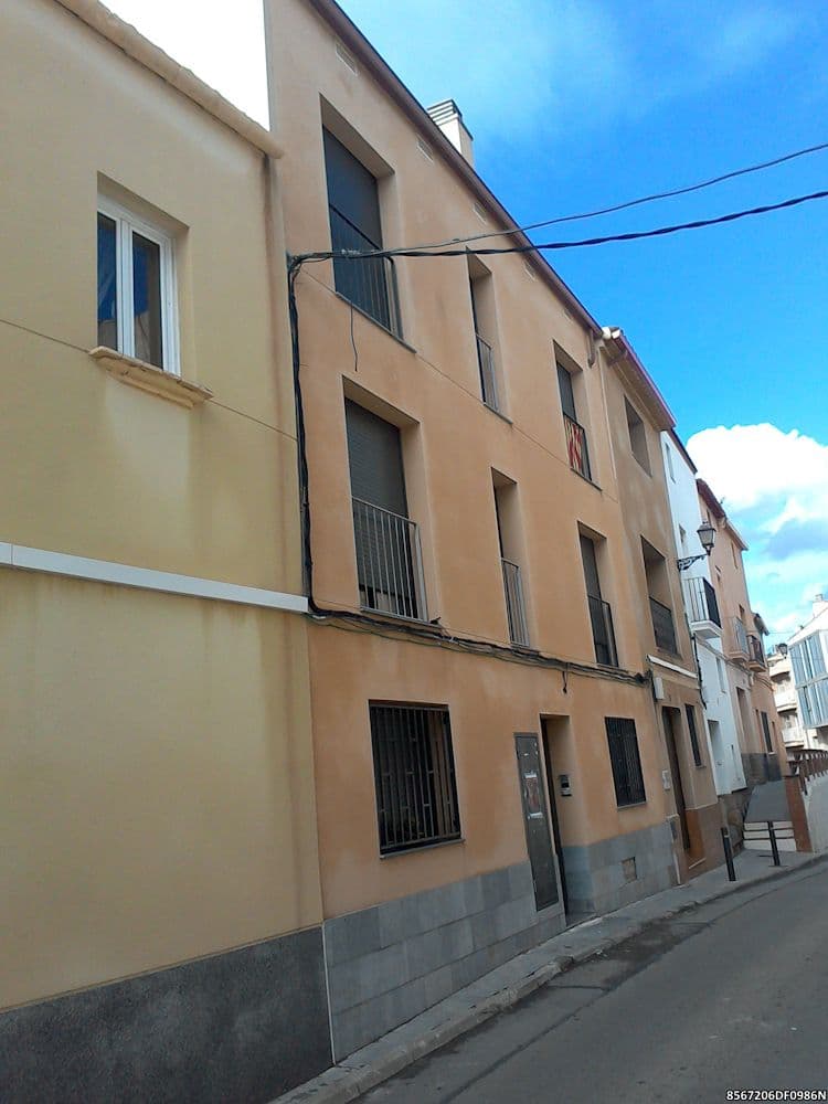 Fachada del edificio: Vivienda en Abrera