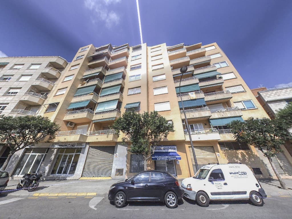 Fachada del edificio: Vivienda en Reus