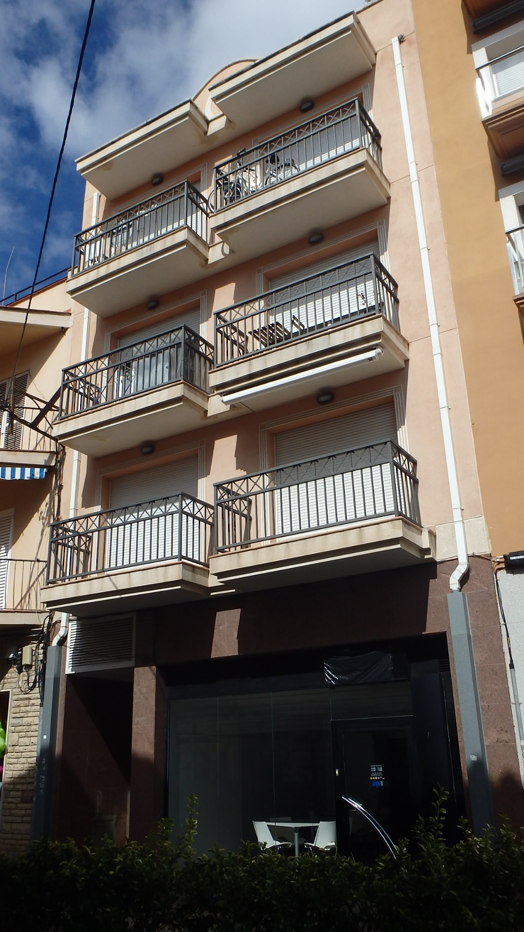 Fachada del edificio: Local comercial en Cambrils