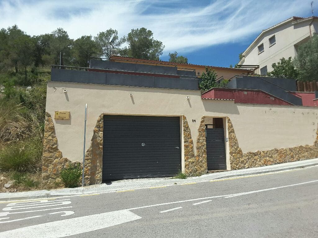 Fachada del edificio: Vivienda en Canyelles