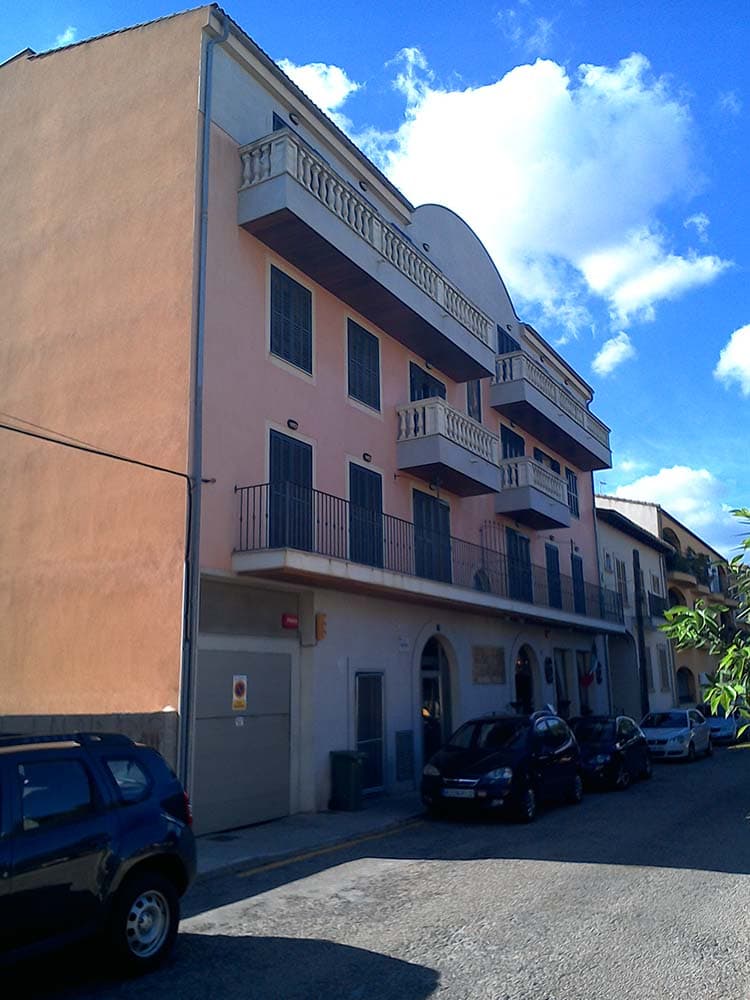 Fachada del edificio: Garaje en Santa Maria del Cami